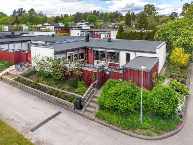 Spånga kyrkväg 520
