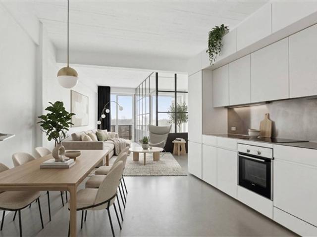 Spændende 2 vær. lejebolig i A huset med altan – Bo centralt på Islands Brygge, København S, København