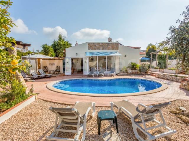 Spotless | Linda V4+1 No Atalaia à Venda Lagos 222m² Lagos Santa Maria