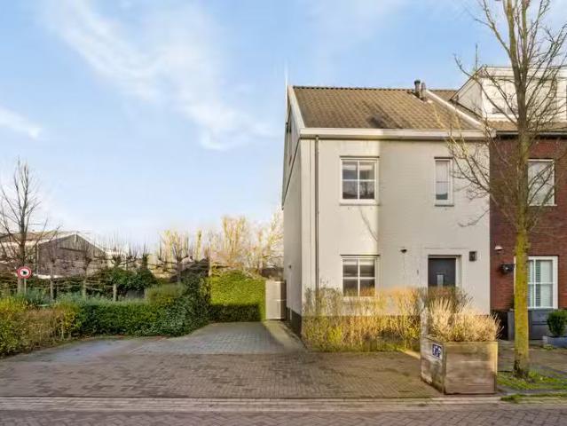 Spoetnikstraat 1 Oostzaan