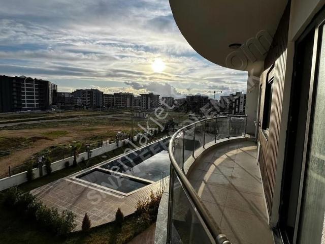 Spor Sahaları Ve Kapalı Otoparklı Sitede, Havalimanına 10 Dk M
