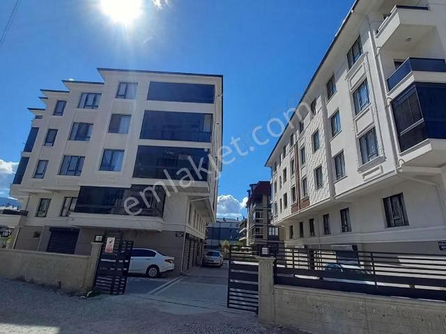 Sporkent Yeni Yerleşimde Kapalı Otoparklı 2+1 Geniş Daire