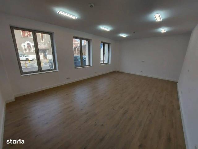 Spatiu comercial 4 camere central, P/3 /Armeneasca Universitate Dacia