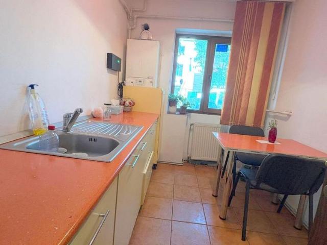 Spatiu pentru birouri/cabinete – Apartament 3 camere – Ultracentral!