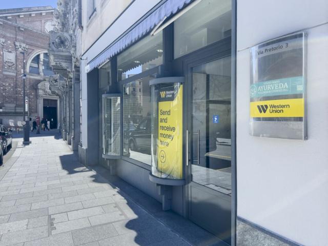 Spazio commerciale con vetrina in centro Lugano