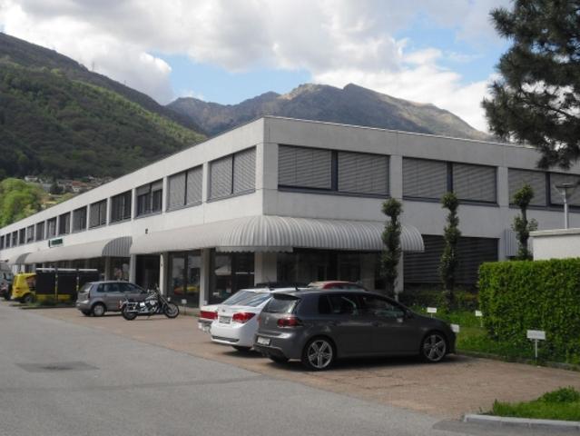 Spazio commerciale in posizione strategica