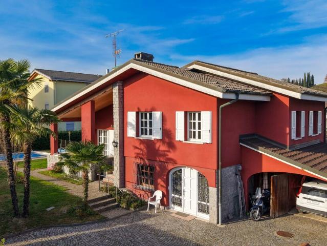 SPAZIOSA VILLA 4.5 CON PISCINA E AMPIO TERRENO A COLDRERIO