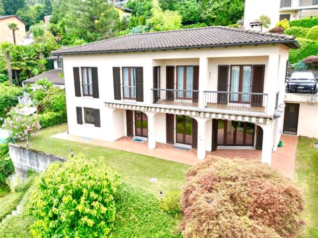 Spaziosa villa 6.5 locali con giardino a Davesco Soragno