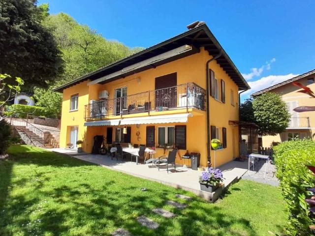 SPAZIOSA VILLA BIFAMILIARE CON GRANDE GIARDINO A CANOBBIO