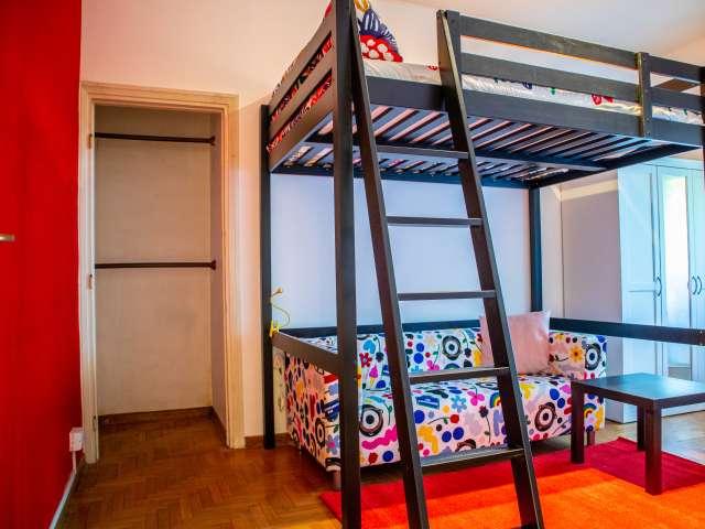 Spaziosa camera in affitto in appartamento con 4 camere da letto a Trieste