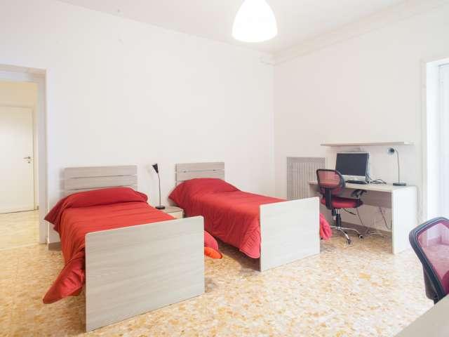 Spaziosa camera in appartamento con 2 camere da letto a Nomentano, Roma