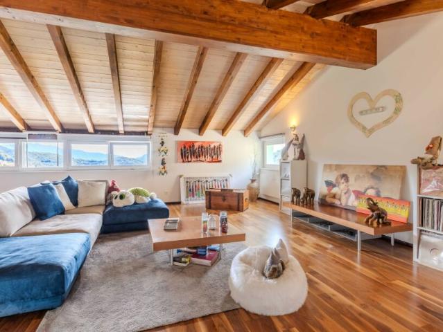 SPAZIOSA CASA DI 6.5 LOCALI CON GIARDINO A MIGLIEGLIA