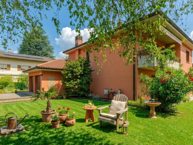 SPAZIOSA CASA 6 LOCALI CON GIARDINO E GROTTINO A GENESTRERIO