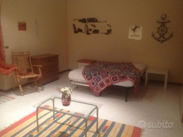 Spaziosa e luminosa camera con letto matrimoniale