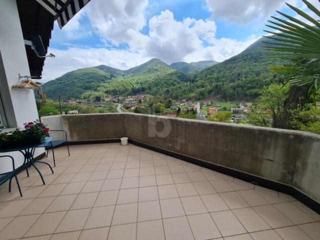 SPAZIOSA E SOLEGGIATO CON TERRENO