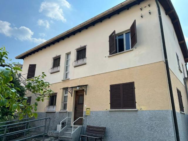 Spaziosa e tranquilla casa uni bifamiliare con giardino