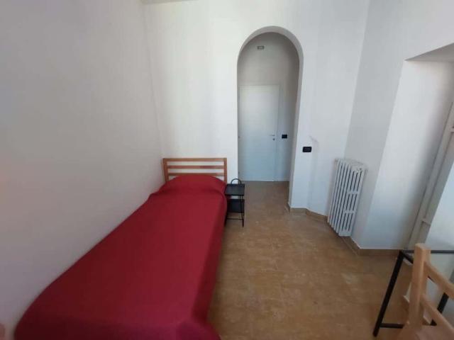 Spaziosa stanza singola in Via la Farina