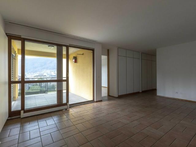 SPAZIOSO 4.5 LOCALI CON TERRAZZA E VISTA APERTA A CADEMPINO