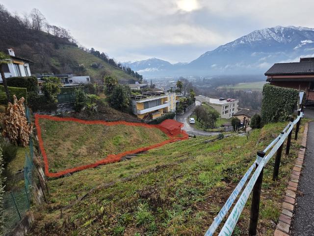 Spazioso terreno edificabile vicino a tutti i servizi, Gordola