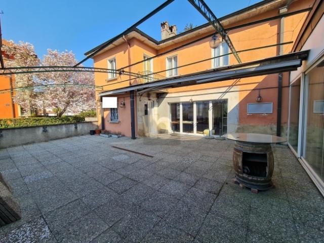 SPAZIOSO CON TERRAZZA