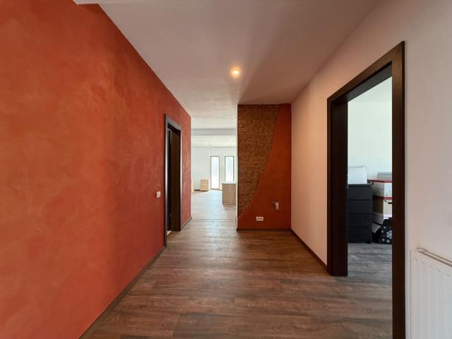 Spațiu comercial / birouri la parter | 135 mp | Odăi
