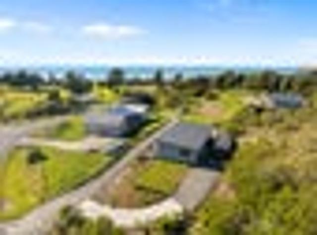 Space, Comfort, Easy Care Coastal Retreat