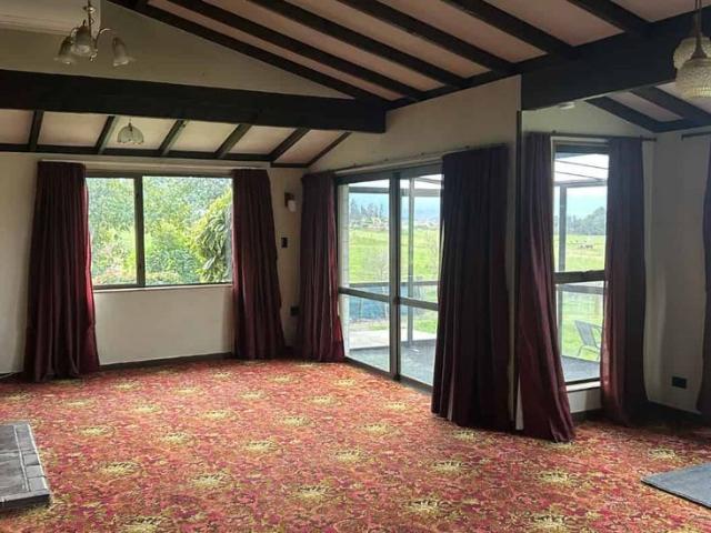 Space for the Family & pets in this Rural property