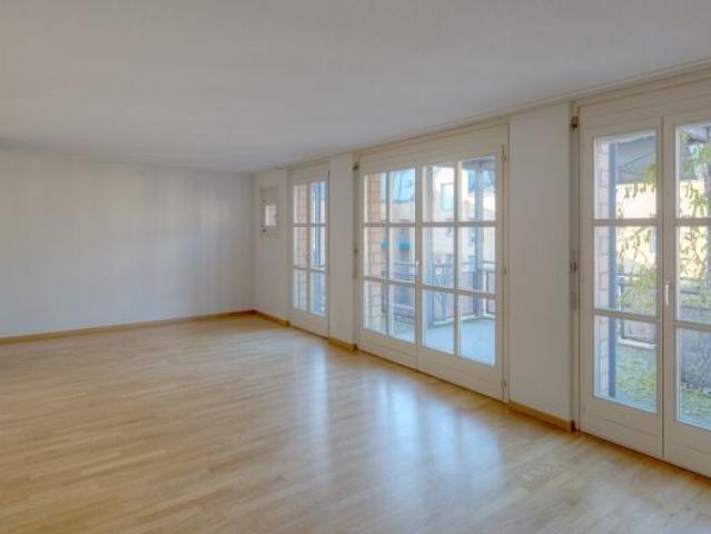 Space for the whole family Spacious living with gallery