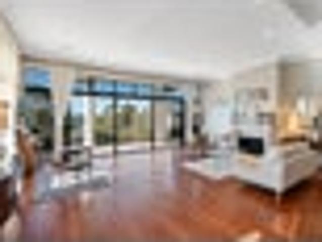 SPACE. PRIVACY. PRESTIGE