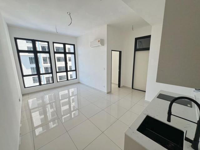 Space Residency JB Town Bare UnitKSL City 5min to Ciq Full Loan
