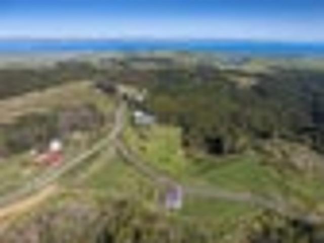 Space, Serenity & Stunning Sea Views Paua Lot 4
