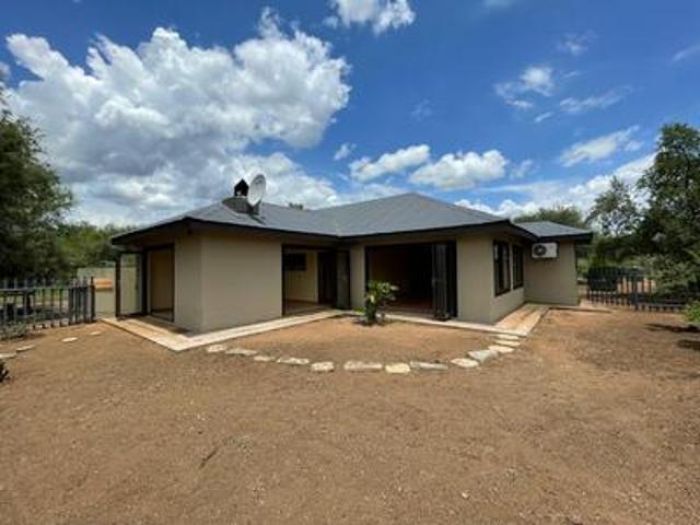 spacious 400 square meter home on th.
