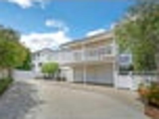 Spacious 413sqm Family Living in BDSC Zone