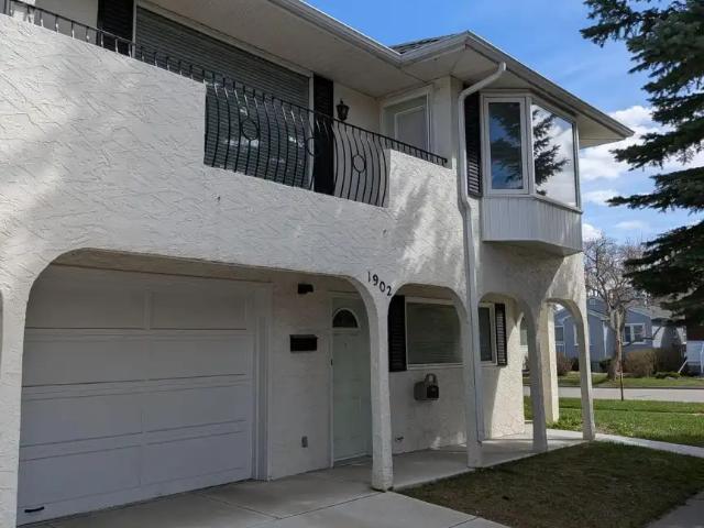 Spacious 4 Bed / 2 Bath Duplex in Mount Pleasant – Minutes to SAIT