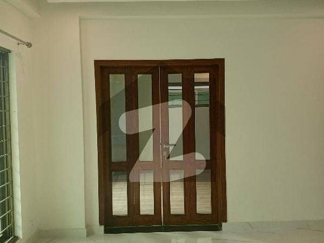 Spacious 4 Bed Brand New Beautiful Flat for urgent Rent in Askari 10 Sec S!