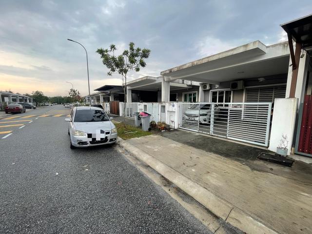 Spacious 4 Bedroom 1Storey Terrace Taman Pinggiran Senawang