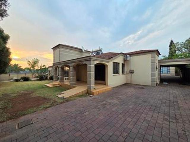 spacious 4 bedroom 4 bathroom simple.