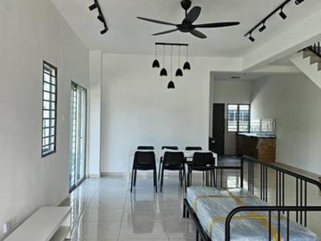 Spacious 4 Bedroom Corner Lot Near Quayside Mall