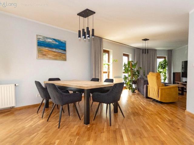 Spacious 4 Bedroom Apartment – Dębniki