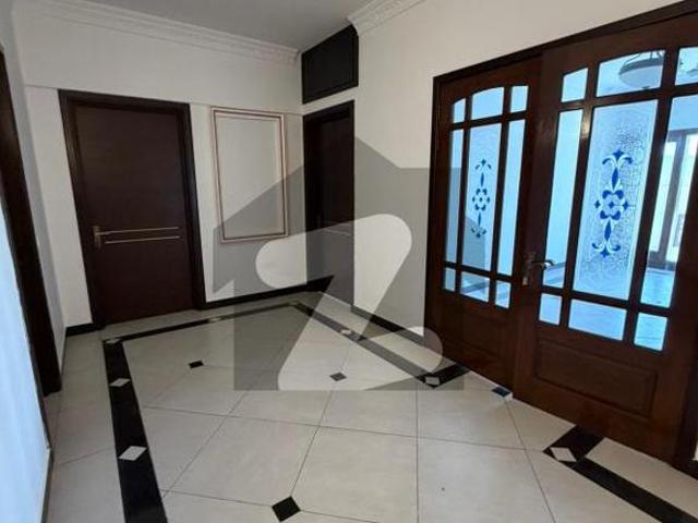 Spacious 4 bedroom apartment for rent clifton block 5