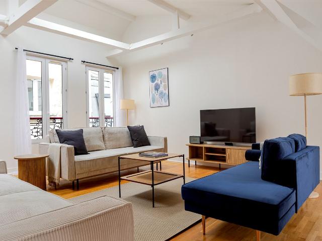 Spacious 4 Bedroom Apartment in Central Paris, Paris Amsterdam Apartments for Rent