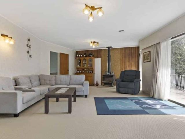 Spacious 4 Bedroom / Double Garage Family Home