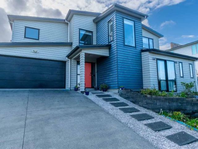 Spacious 4 Bedroom Family Home in Gulf Harbour