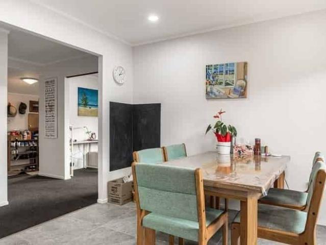 Spacious 4 Bedroom Family Home in Half Moon Bay