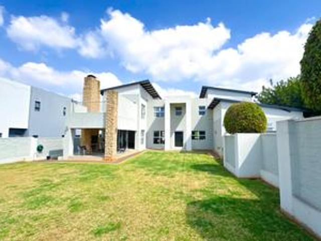 spacious 4 bedroom family home in mi.