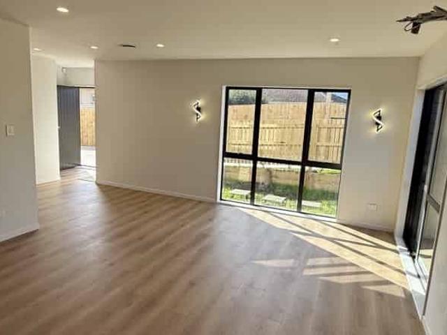 Spacious 4 Bedroom Family Home in Sought After Hillpark Location