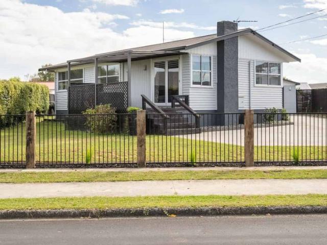 Spacious 4 Bedroom Family Home in Quiet Cul de Sac