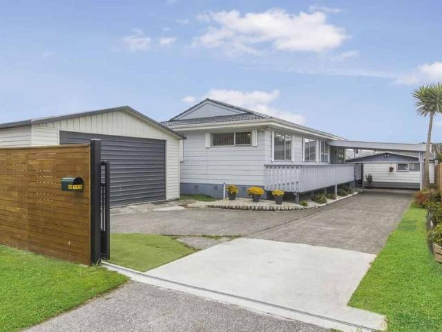 Spacious 4 Bedroom Family Home in Top School Zones