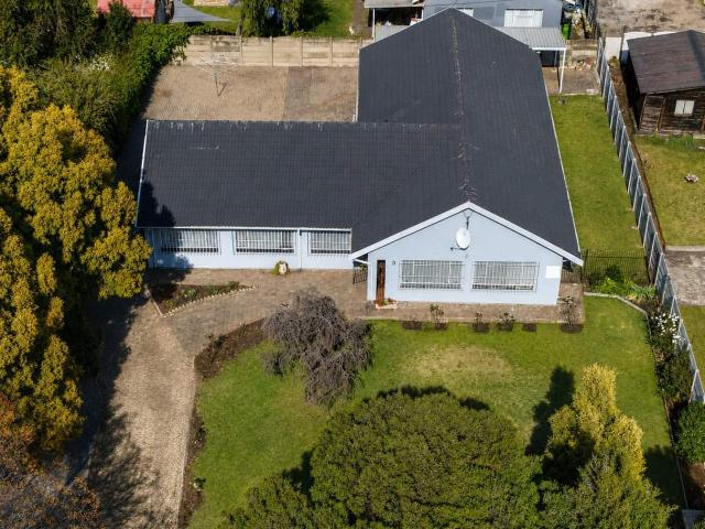 Spacious 4 Bedroom Family Home on 1,023m² Stand – Great Value in General Alberts Park