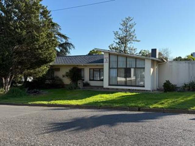 spacious 4 bedroom family home on a.